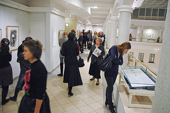 Leon Steinmetz at his exhibit